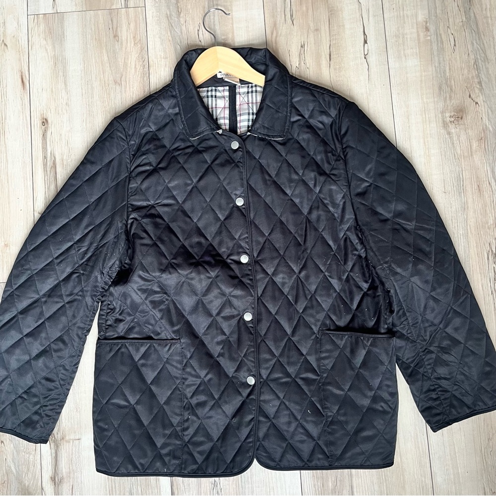 Black Quilted Women's Jacket with plaid interior Pockets w/button close sz large